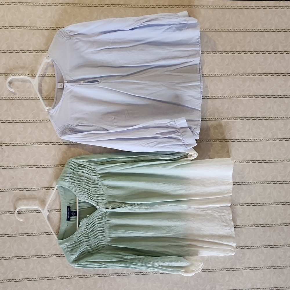 Blouse bundle. Both mediums. Bandolino and Old Navy